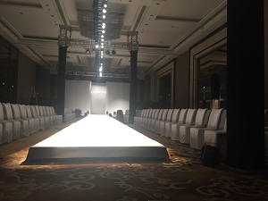 剛剛做完服裝發(fā)布會(huì)活動(dòng)，設(shè)備很不錯(cuò)